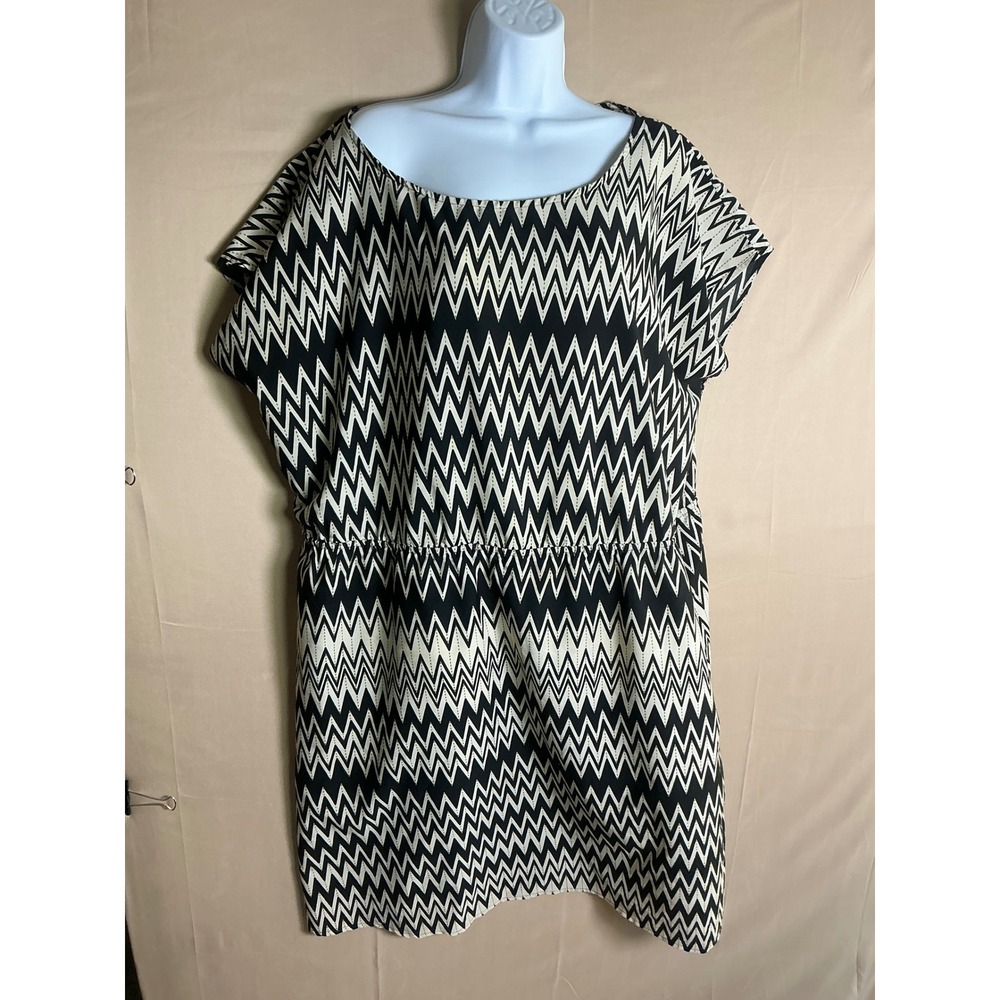 Indulge Shift Dress Womens 3X Black White Excellent Zigzag Print Dolman Sleeve
